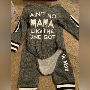 Baby boy set that says “ain’t no momma like the one I got” and “little man”